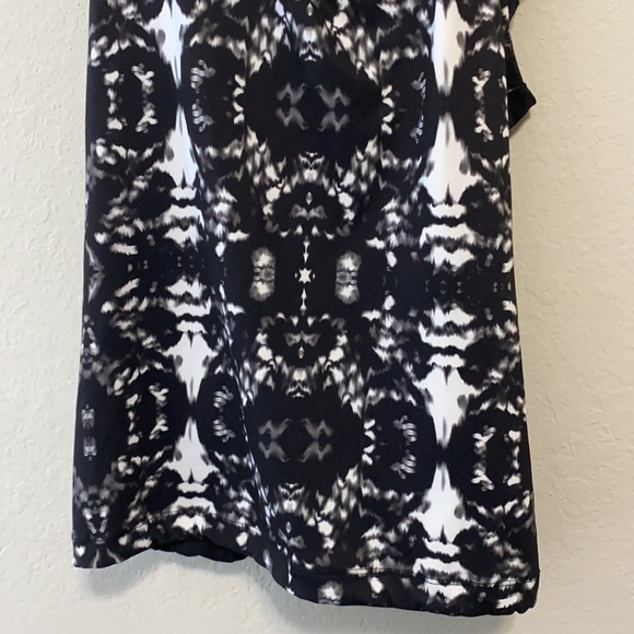 Fabletics Norwalk Abstract Shelf Bra Tank Top - Picture 6 of 12